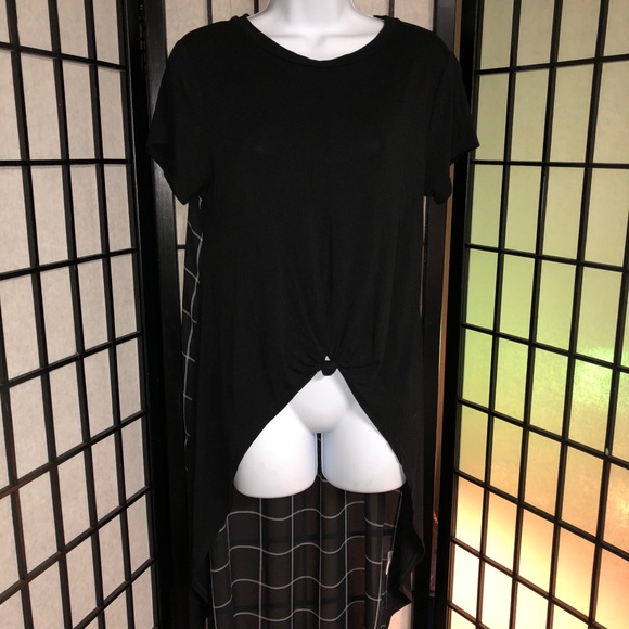 💜 SALE! 3/$15 💜 THE LINE OF STYLE - Hi-Lo Top - Picture 10 of 14